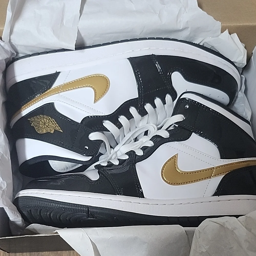 Jordan Black and Gold Sneakers - Picture 3 of 5